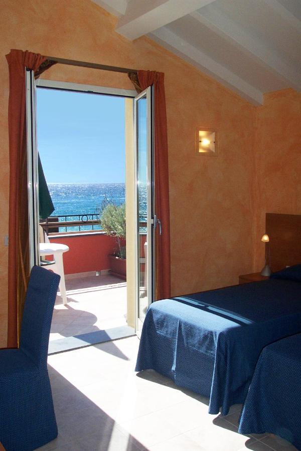 Bed and Breakfast Acqua Di Mare Бордигера Экстерьер фото